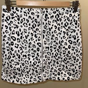 Forever 21 cheetah print zip up skirt. Black & white. Size medium